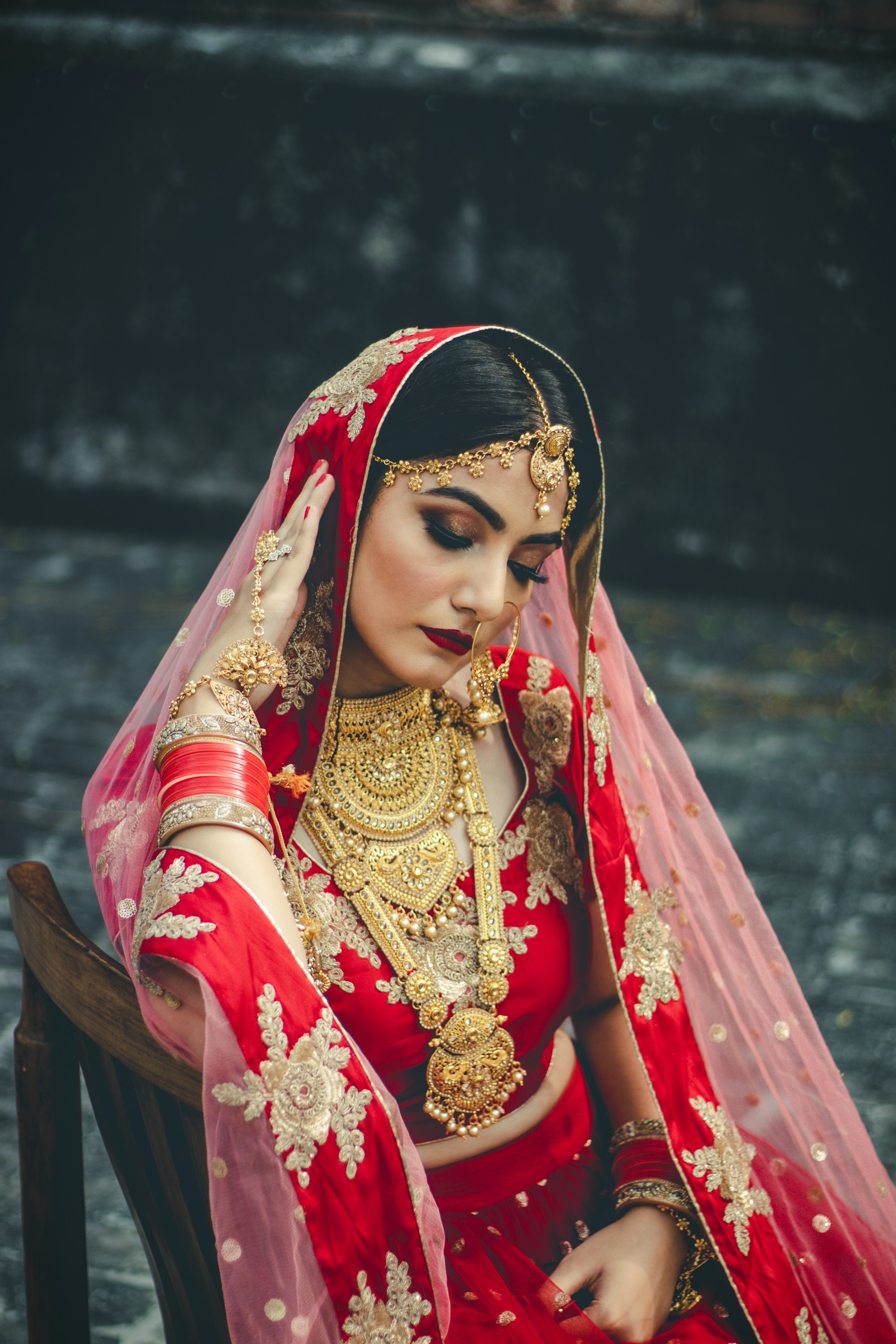 Bride on her wedding day, the coordinated side of the work